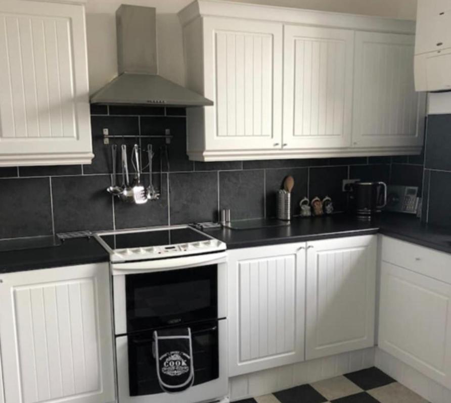 Captivating 2-Bed Apartment In Isle Of Bute Rothesay Exteriör bild