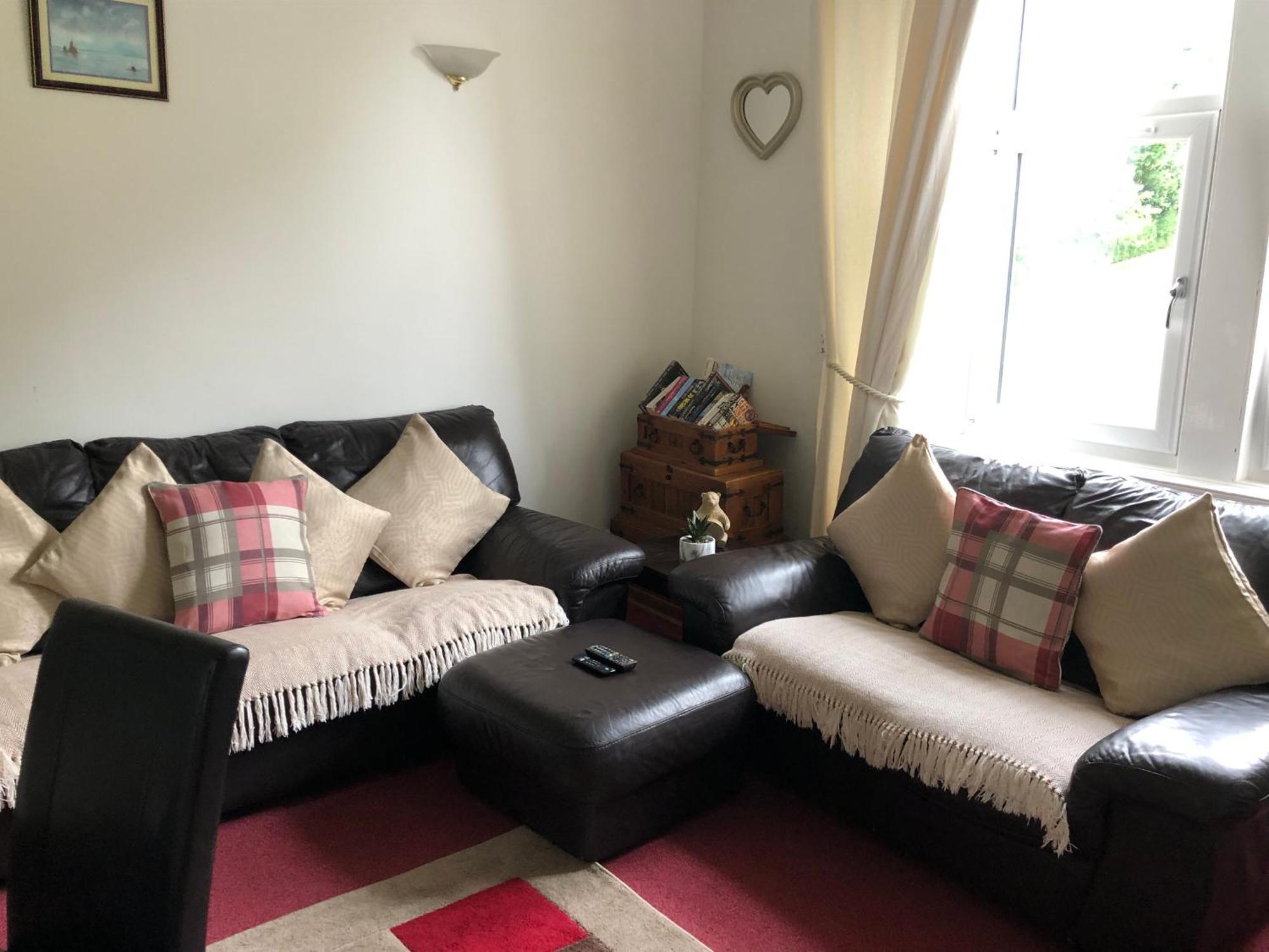 Captivating 2-Bed Apartment In Isle Of Bute Rothesay Exteriör bild